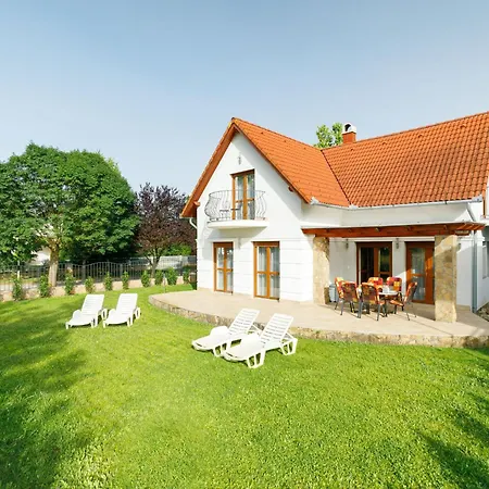 펜션 Lavender By Interhome 벌러토뇌쇠드